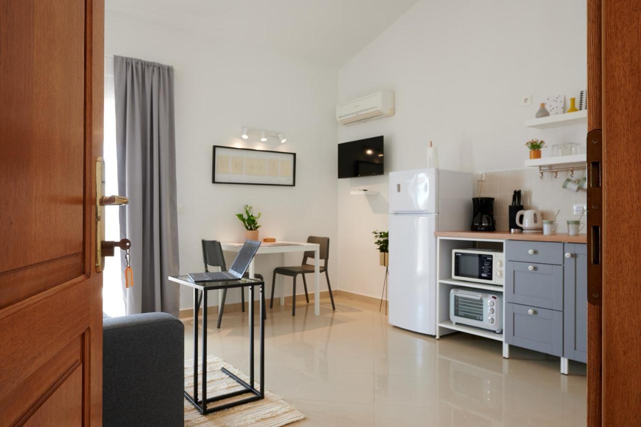 T&T Sea View Apartments Trogir Exterior photo